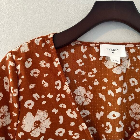 Everly Women’s Floral Bell Sleeve Tie Front Blouse Small - Picture 2 of 7